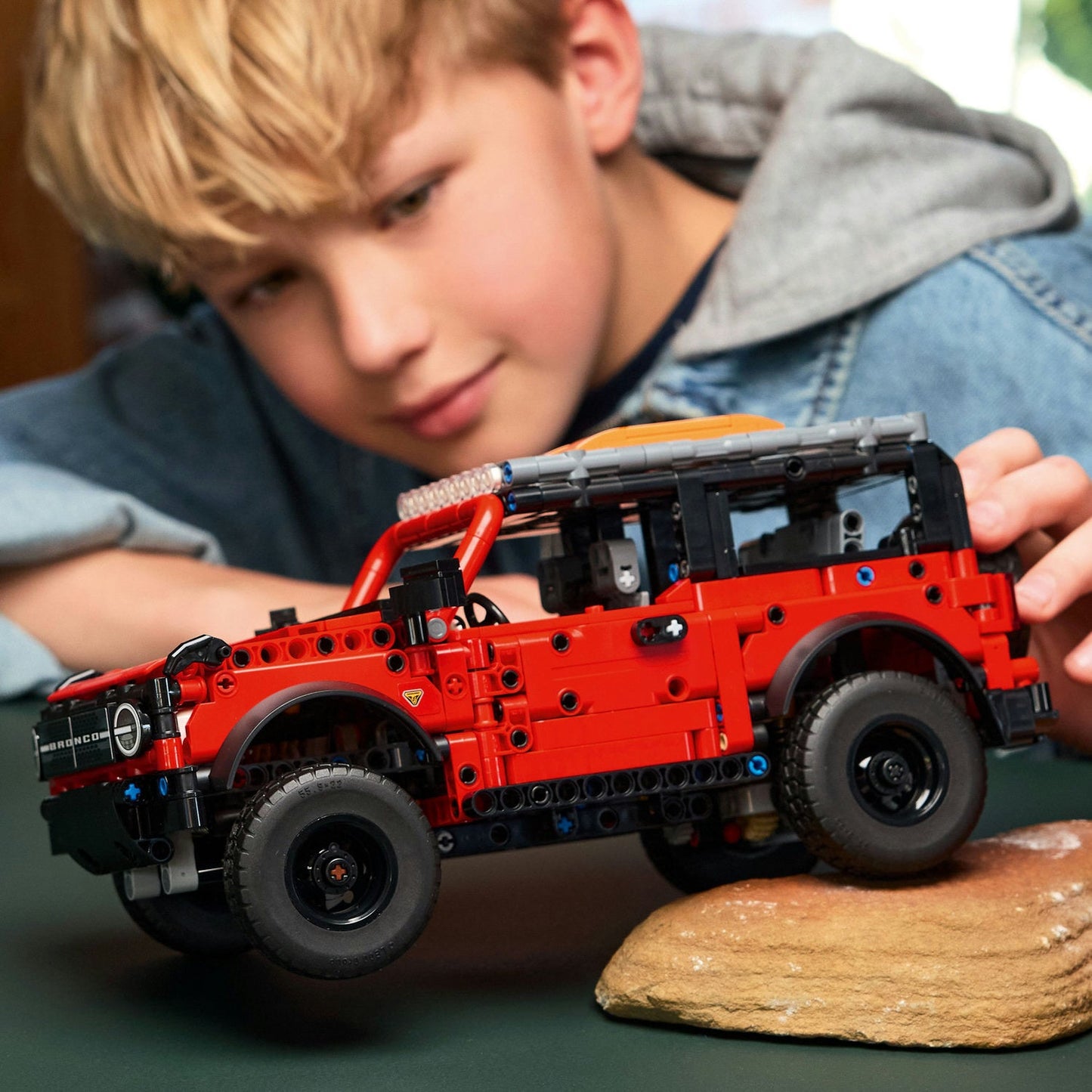 LEGO® Technic Ford Bronco® SUV - Đồ Chơi Lắp Ráp Xe Địa Hình - LEGO 42213 - Góc nhìn khác 3