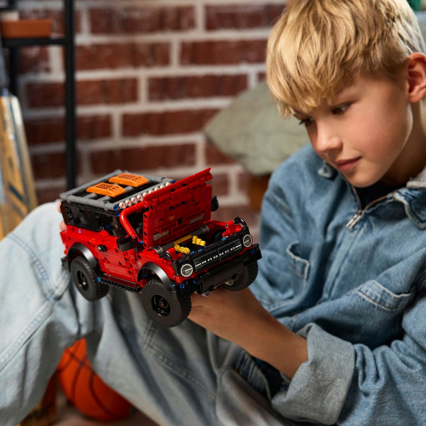 LEGO® Technic Ford Bronco® SUV - Đồ Chơi Lắp Ráp Xe Địa Hình - LEGO 42213 - Hình ảnh bổ sung 6