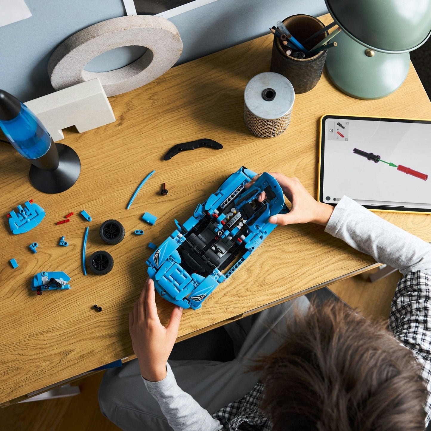 LEGO® Technic Chevrolet Corvette Stingray Blue - Mô hình Lắp ráp Xe hơi - LEGO 42217 - Hình ảnh bổ sung 4