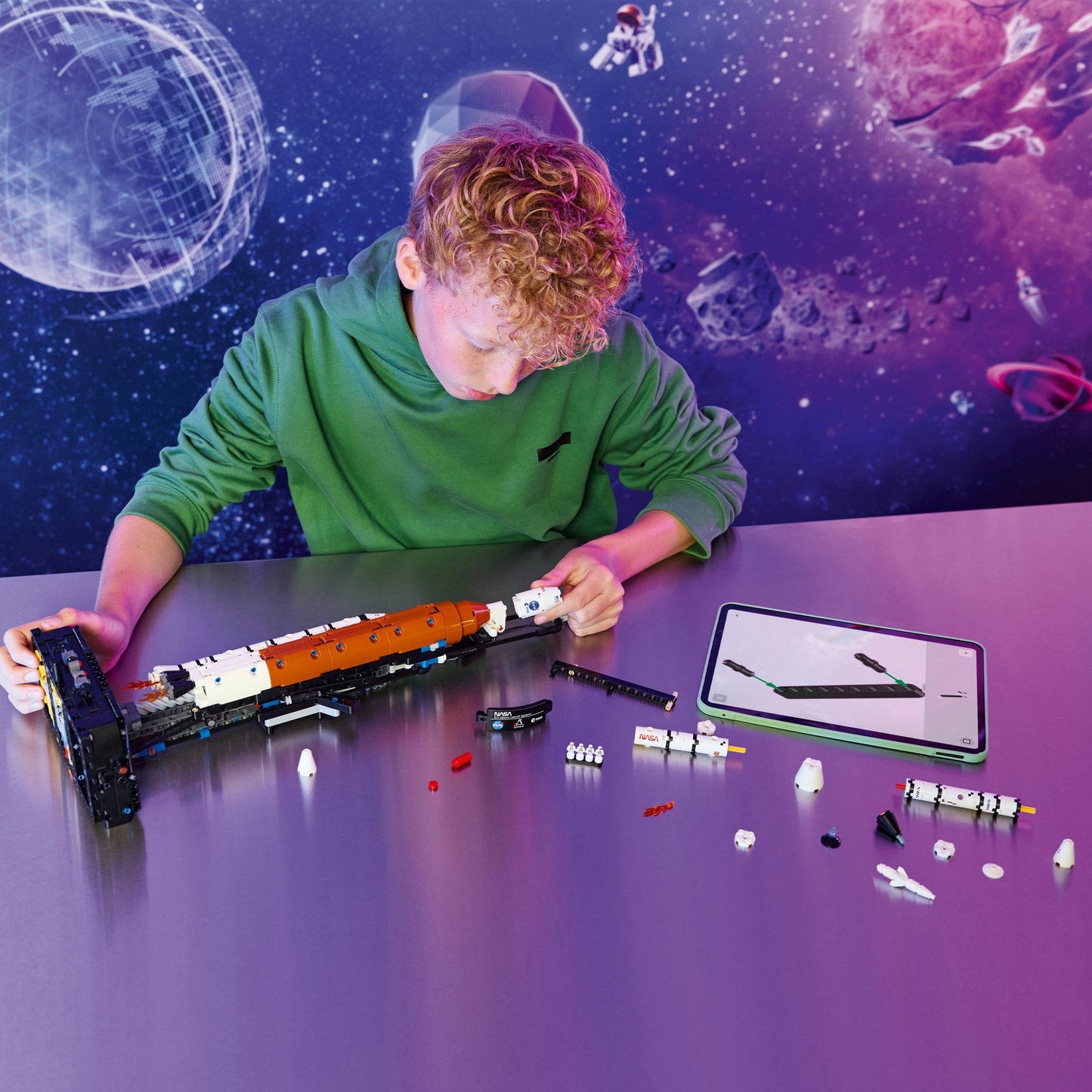 LEGO® Technic NASA Artemis Space Launch System Rocket - Đồ chơi lắp ráp Mô hình Tên lửa NASA - LEGO 42221 - Góc nhìn khác 3
