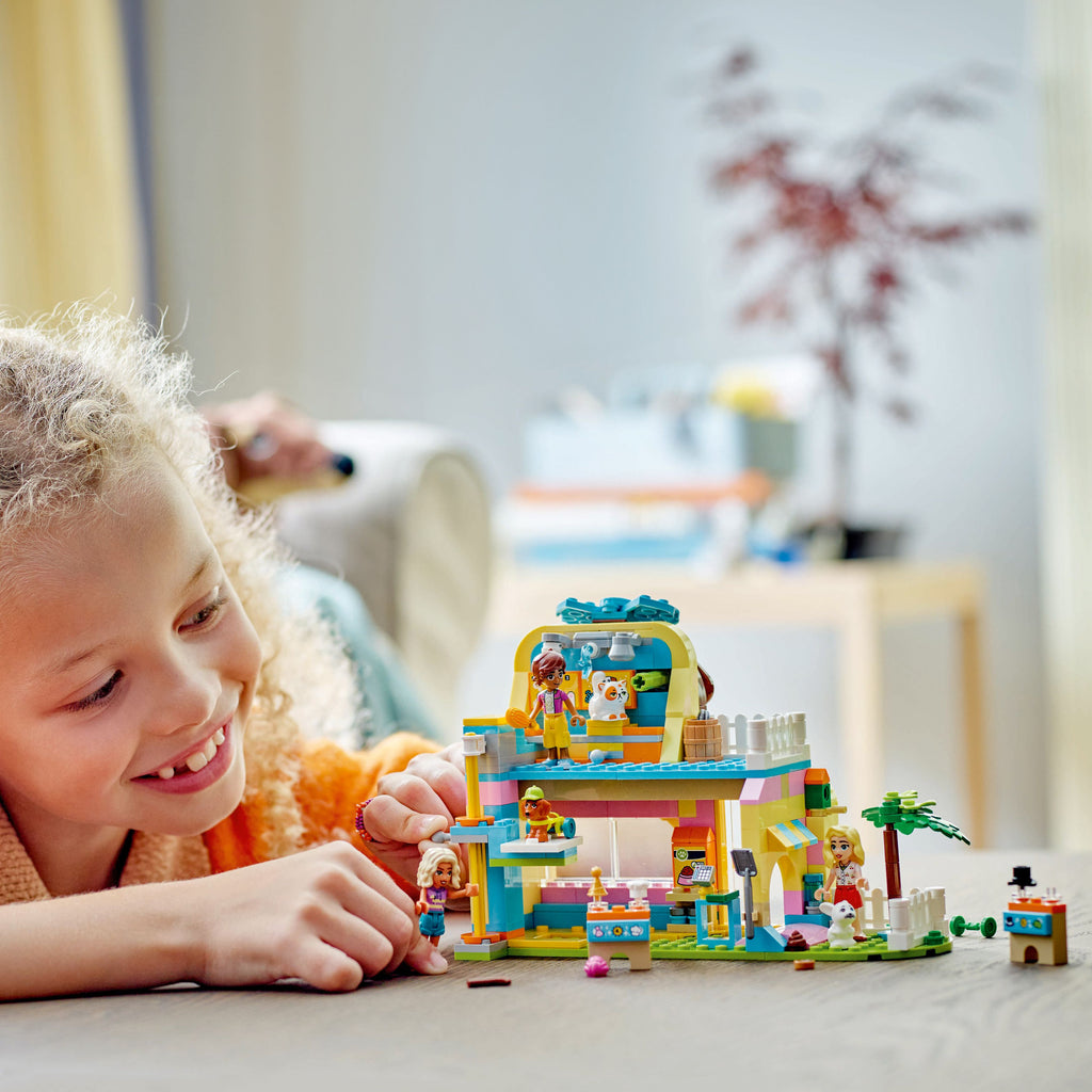 LEGO® Friends™ Pet Accessories Shop - Cửa Hàng Phụ Kiện Thú Cưng LEGO 42650 - Góc nhìn khác 3