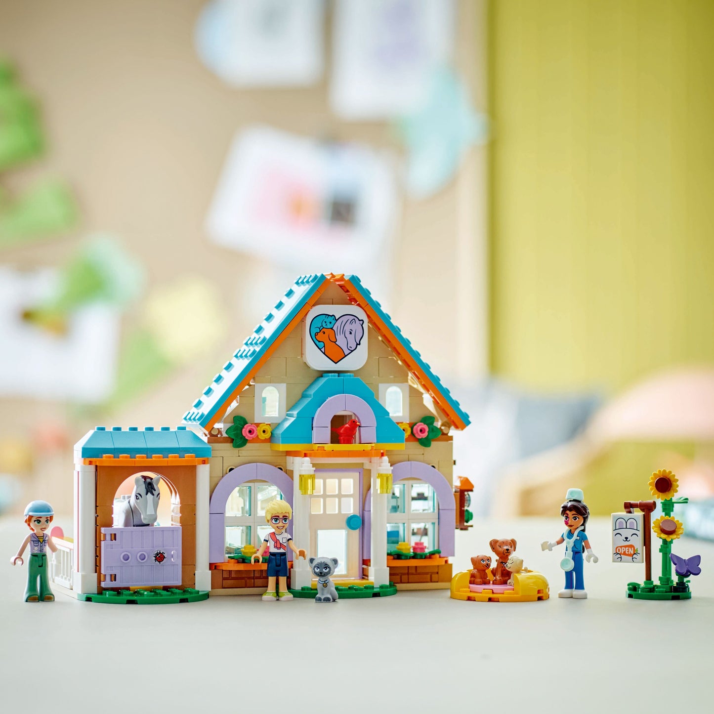 LEGO® Friends™ Horse and Pet Vet Clinic - Đồ Chơi Lắp Ráp Phòng Khám Thú Y & Chuồng Ngựa LEGO 42651 - Hình ảnh bổ sung 5