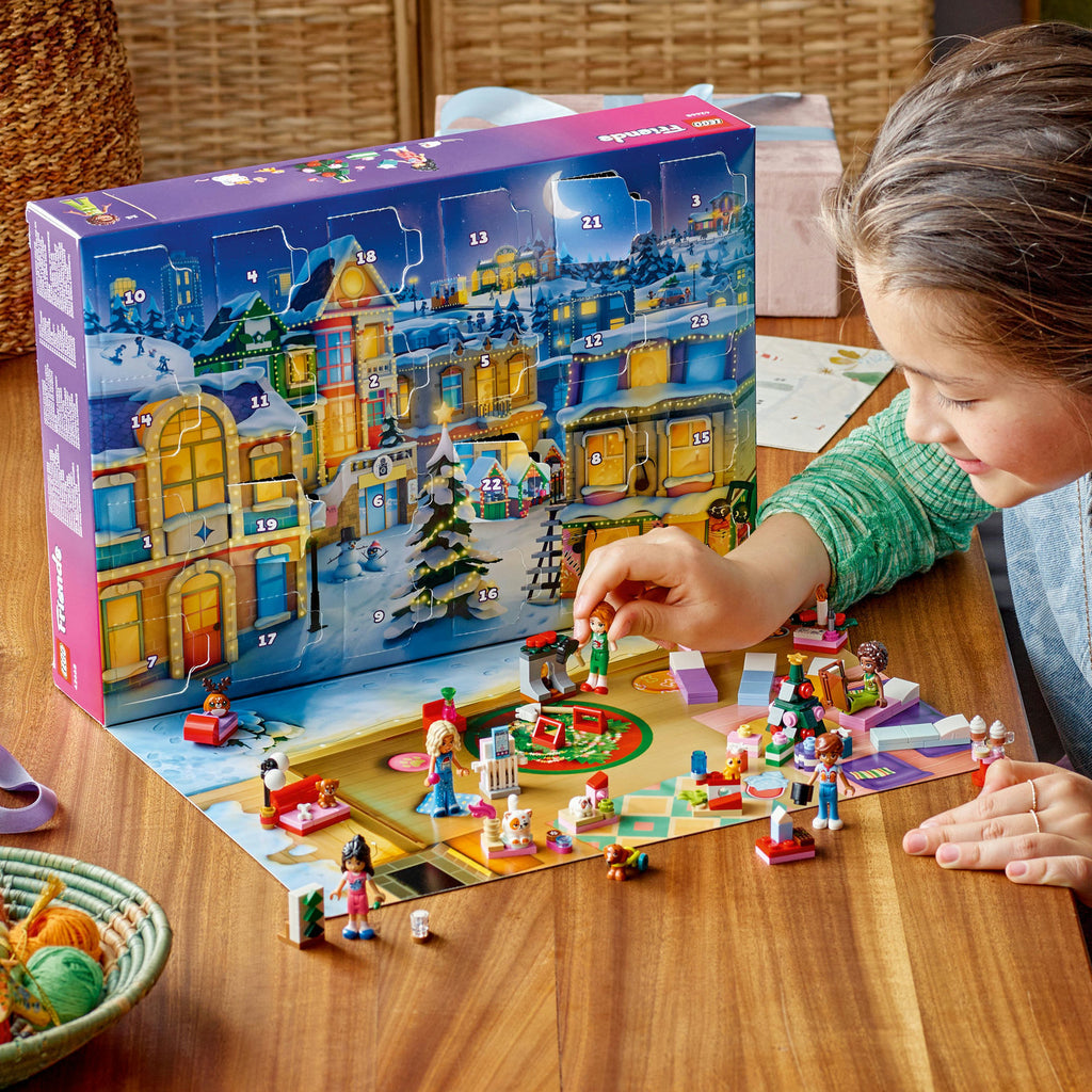 LEGO® Friends Advent Calendar 2025 - Bộ Lịch Mùa Vọng Đồ Chơi Xếp Hình (42668) - Góc nhìn khác 3