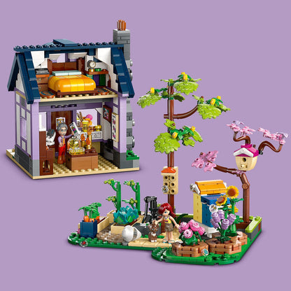 LEGO® Friends™ Beekeepers' House and Flower Garden - Bộ Lắp Ráp Ngôi Nhà Người Nuôi Ong LEGO 42669 - Hình ảnh bổ sung 7
