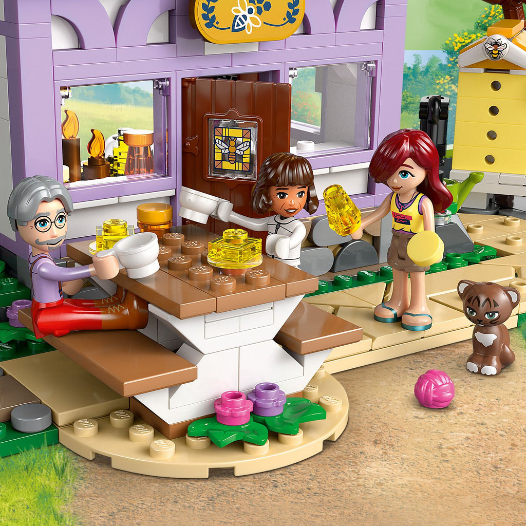 LEGO® Friends™ Beekeepers' House and Flower Garden - Bộ Lắp Ráp Ngôi Nhà Người Nuôi Ong LEGO 42669 - Hình ảnh bổ sung 6