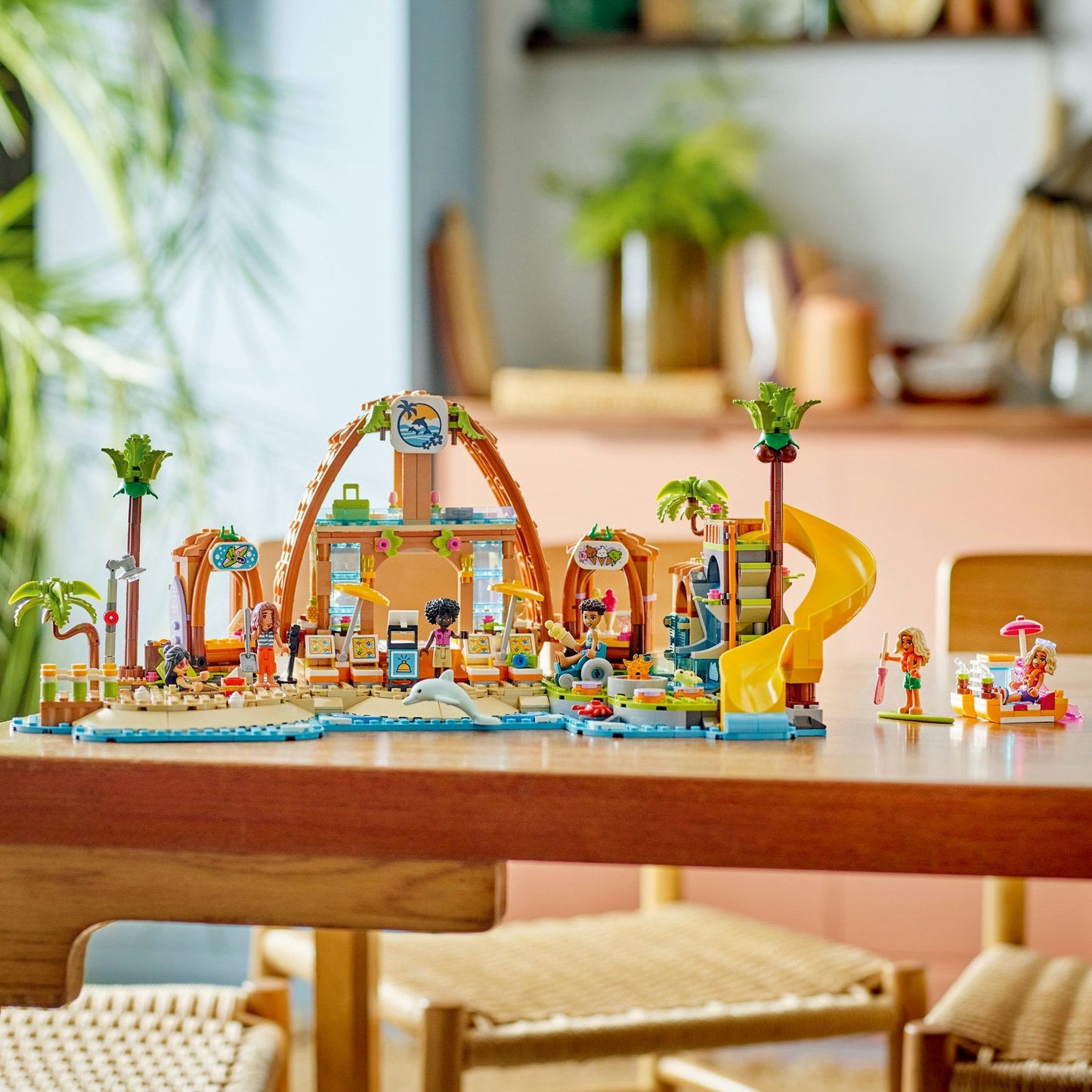 LEGO® Friends™ Family Vacation Beach Resort - Đồ Chơi Lắp Ráp Khu Nghỉ Dưỡng Bãi Biển - LEGO 42673 - Hình ảnh bổ sung 5