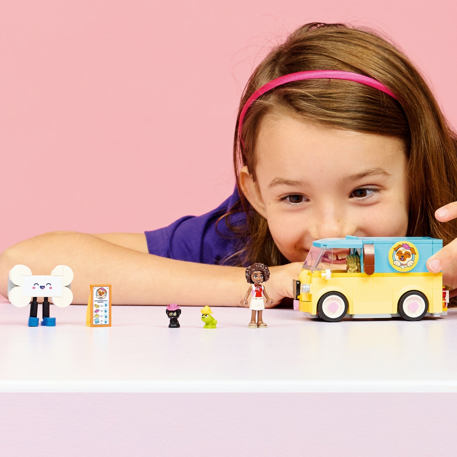 LEGO® Friends Pet Accessories Van - Xe Phụ Kiện Thú Cưng - LEGO 42678 - Góc nhìn khác 3