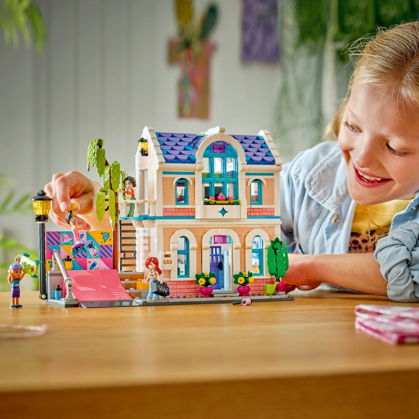 LEGO® Friends Liann’s Family House - Đồ Chơi Lắp Ráp Ngôi Nhà Của Gia Đình Liann - LEGO 42687 - Góc nhìn khác 3