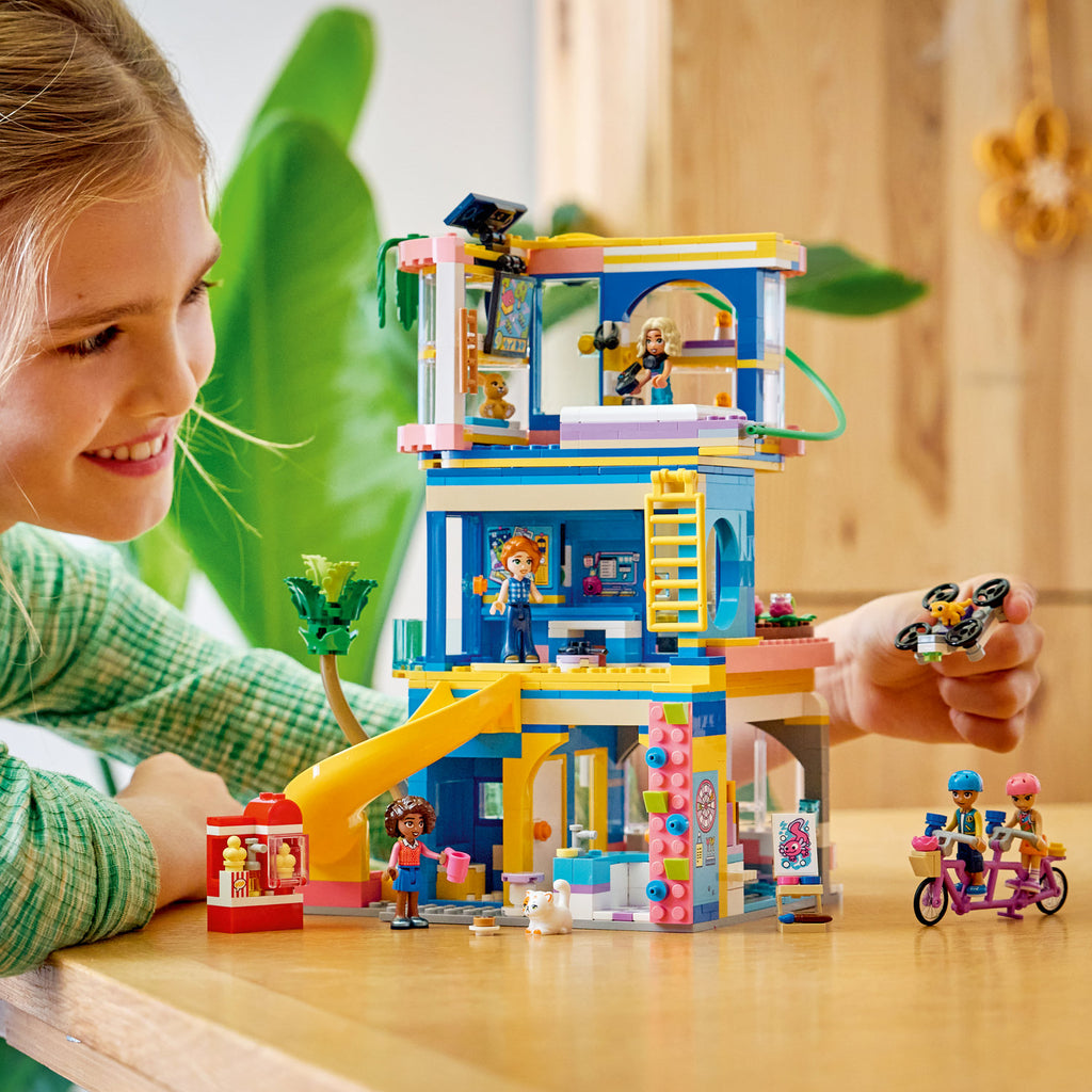 LEGO® Friends Heartlake City Friends Club House - Đồ chơi lắp ráp mô hình câu lạc bộ LEGO 42689 - Góc nhìn khác 3