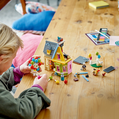 LEGO® Disney™ 'Up' House - Đồ chơi lắp ráp Ngôi nhà bóng bay Disney Pixar 43217 LEGO - ảnh 3 - LEGO Sets