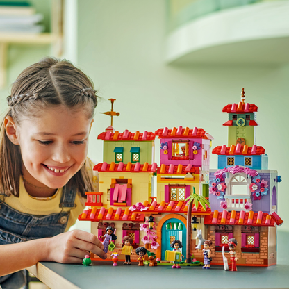 LEGO® Disney™ The Magical Madrigal House - Ngôi Nhà Phép Thuật Gia Đình Madrigal (Encanto) - LEGO 43245 - Hình ảnh bổ sung 4