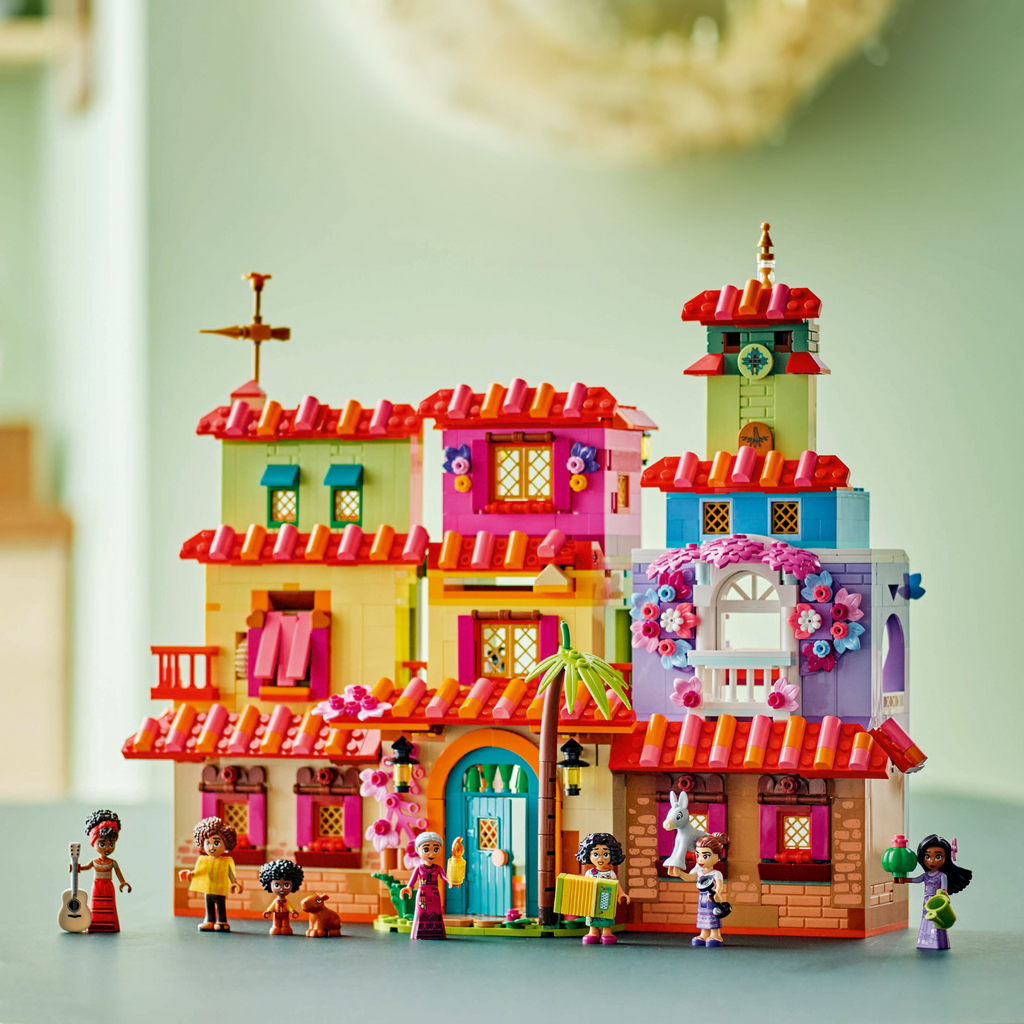 LEGO® Disney™ The Magical Madrigal House - Ngôi Nhà Phép Thuật Gia Đình Madrigal (Encanto) - LEGO 43245 - Hình ảnh bổ sung 5
