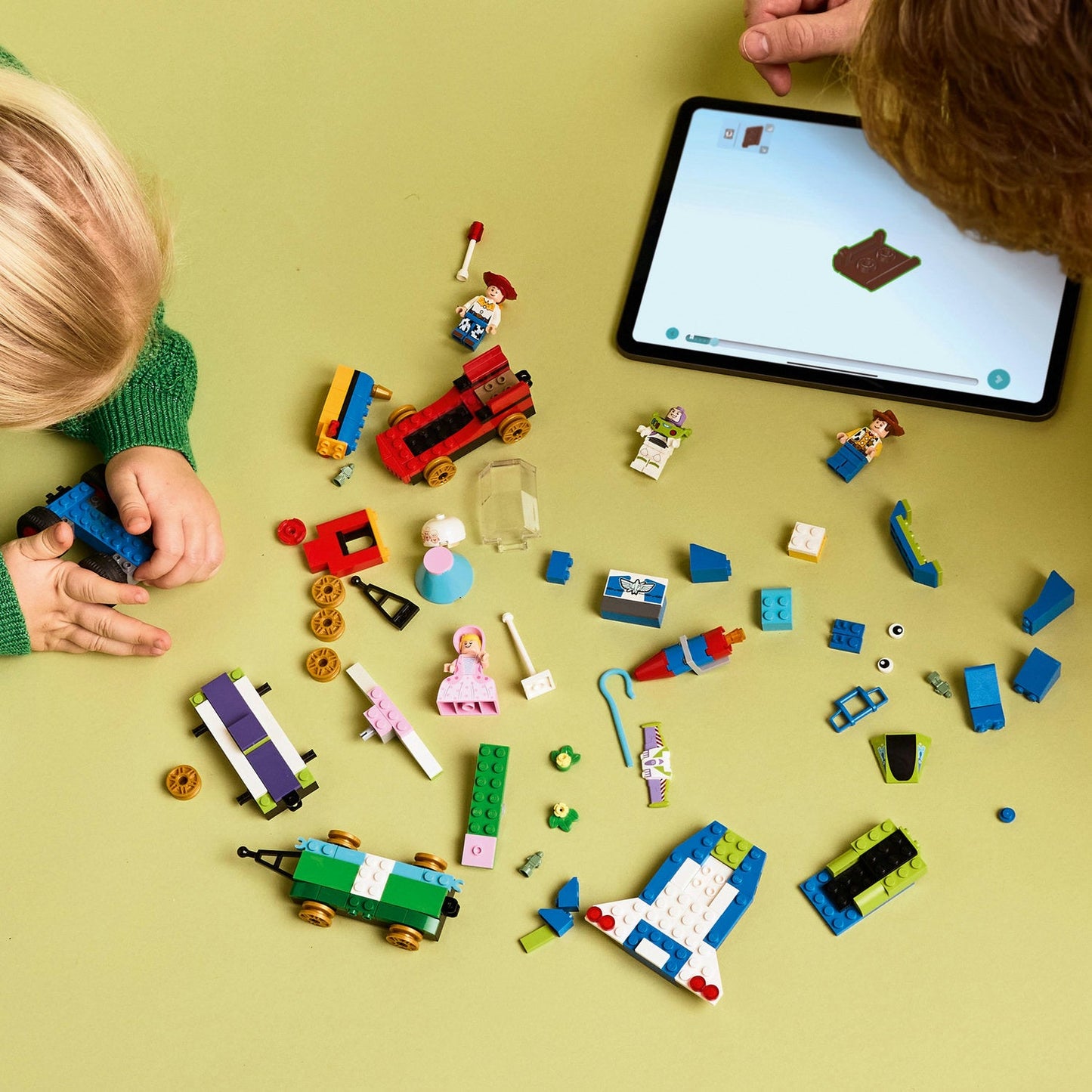 LEGO® Disney™ & Pixar's Toy Story Celebration Train & RC Car - Đồ Chơi Lắp Ráp Đoàn Tàu Kỷ Niệm (43264) - Hình ảnh bổ sung 4