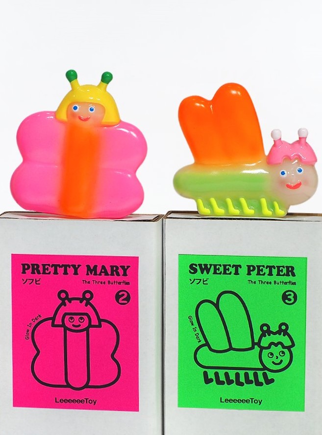 Happy Butterfiles (Glow In Dark) Đồ Chơi Art Toy Sofubi LeeeeeToy - Hình ảnh sản phẩm