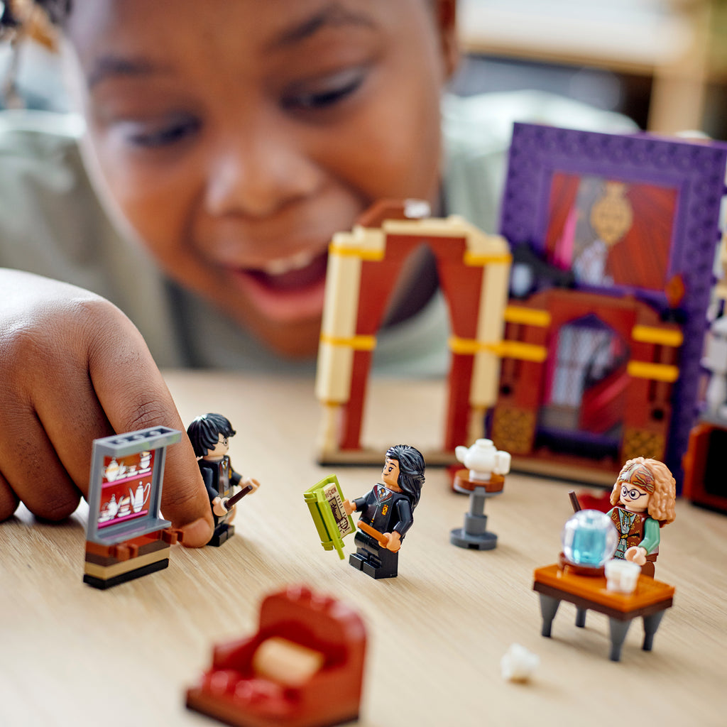 LEGO® Harry Potter™ Hogwarts™ Moment: Divination Class - Bộ Lắp Ráp Lớp Học Bói Toán - LEGO 76396 - Hình ảnh bổ sung 4
