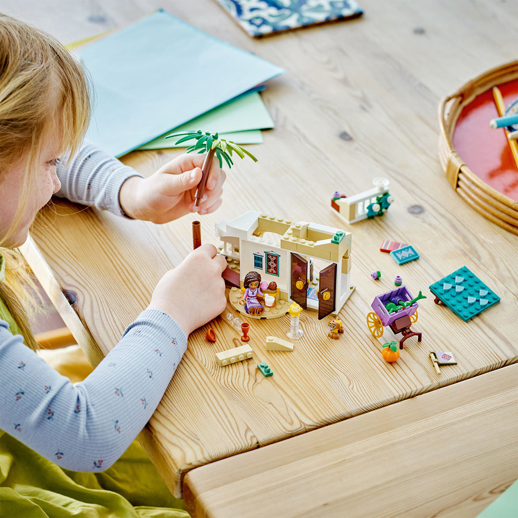 LEGO® Disney™ Asha in the City of Rosas - Đồ chơi lắp ráp Disney Wish - LEGO 43223 - Hình ảnh bổ sung 4