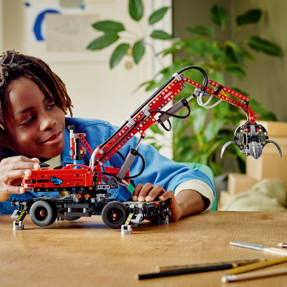 LEGO® Technic™ Material Handler - Xe Xử Lý Vật Liệu - LEGO 42144 - Góc nhìn khác 3