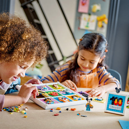 LEGO® Disney™ 100 Years of Disney Animation Bộ Lắp Ráp Tranh Treo Tường Nghệ Thuật LEGO 43221 - Góc nhìn khác 3