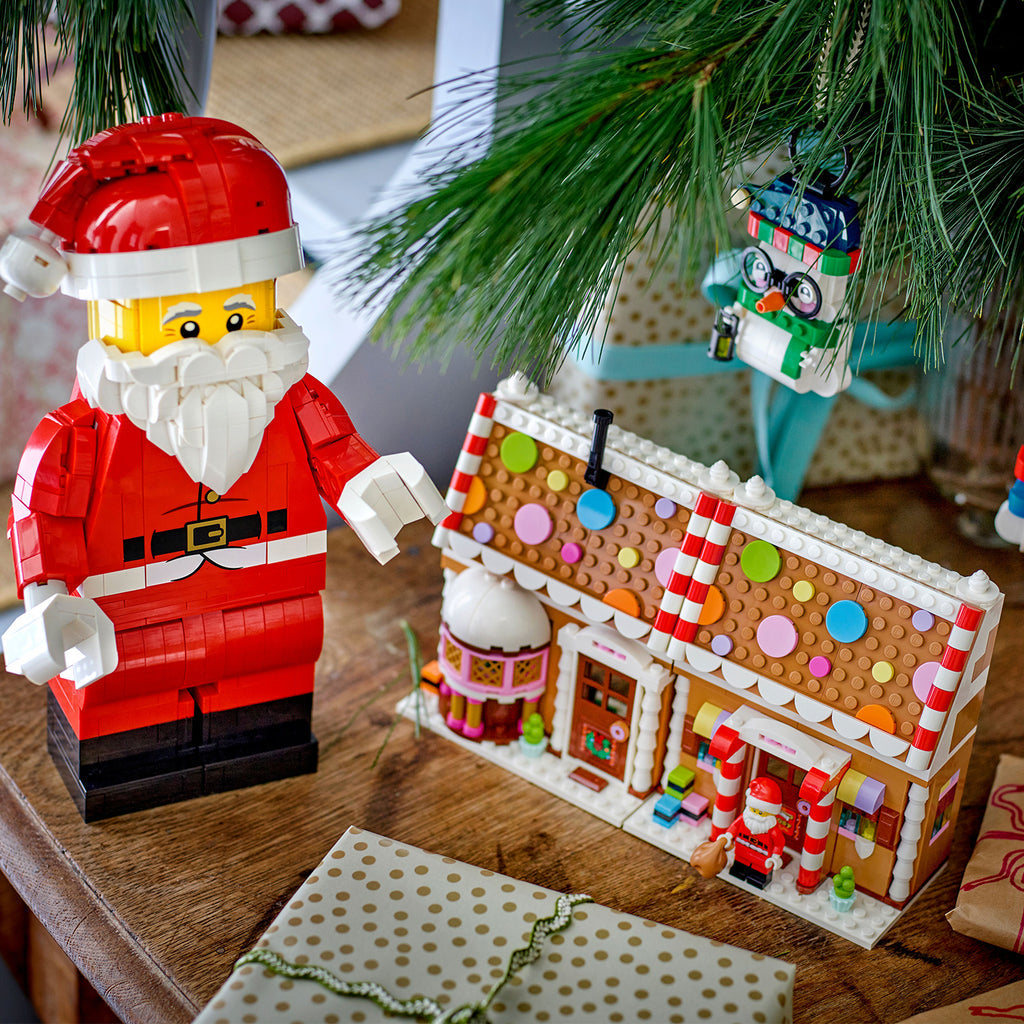 LEGO® Up-Scaled Santa Minifigure - Mô Hình Ông Già Noel Phóng Đại - LEGO 40820 - Hình ảnh bổ sung 4