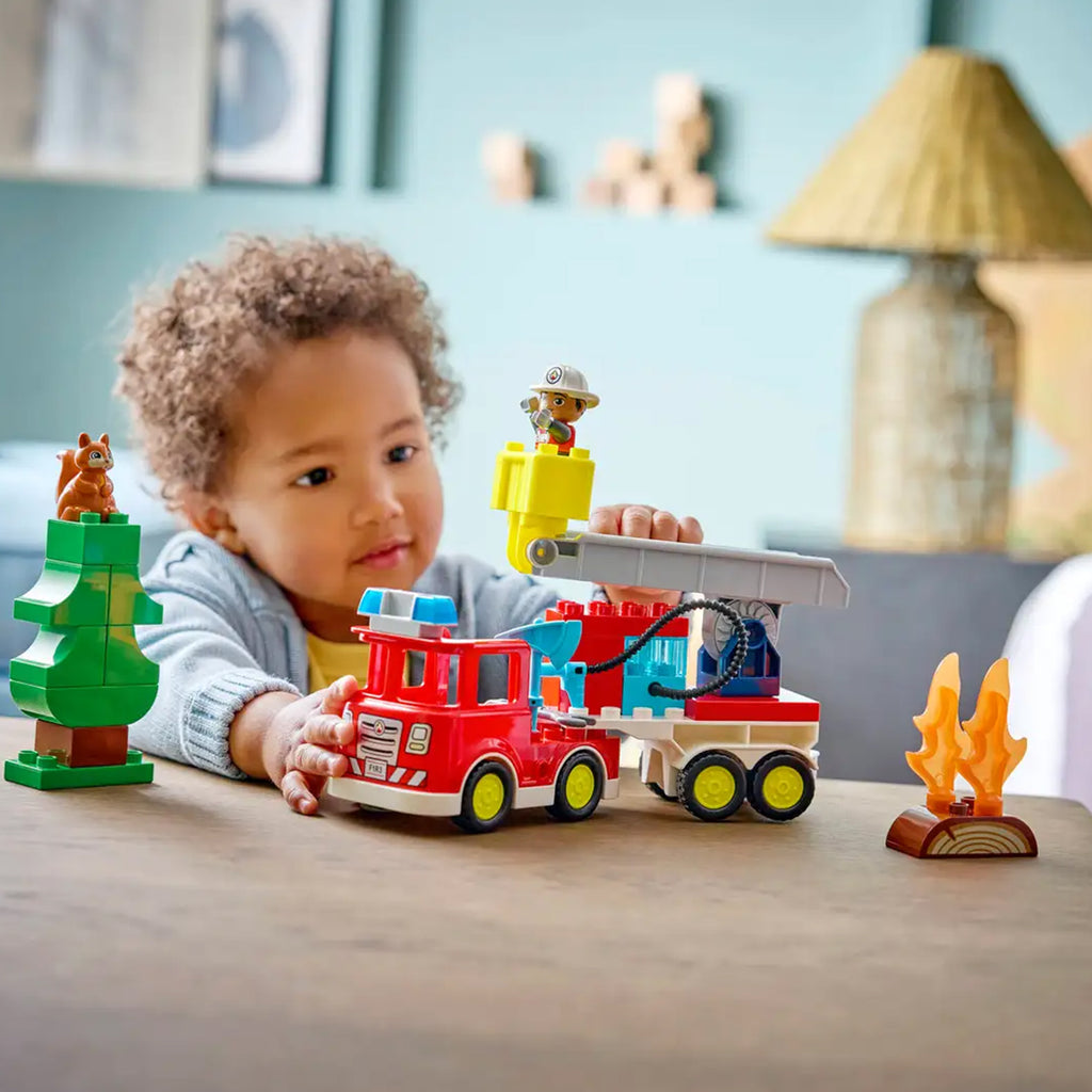 LEGO® DUPLO® Town Fire Truck with Hose and Firefighter - Đồ Chơi Xe Cứu Hỏa Thị Trấn - LEGO 10473 - Góc nhìn khác 3