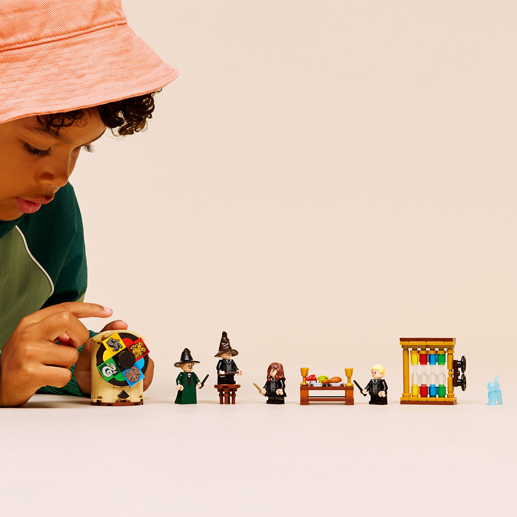LEGO® Harry Potter™ Hogwarts™ Castle: Sorting Hat™ Ceremony - Bộ Lắp Ráp Lễ Phân Loại Lâu Đài Hogwarts (76460) - LEGO - Góc nhìn khác 3