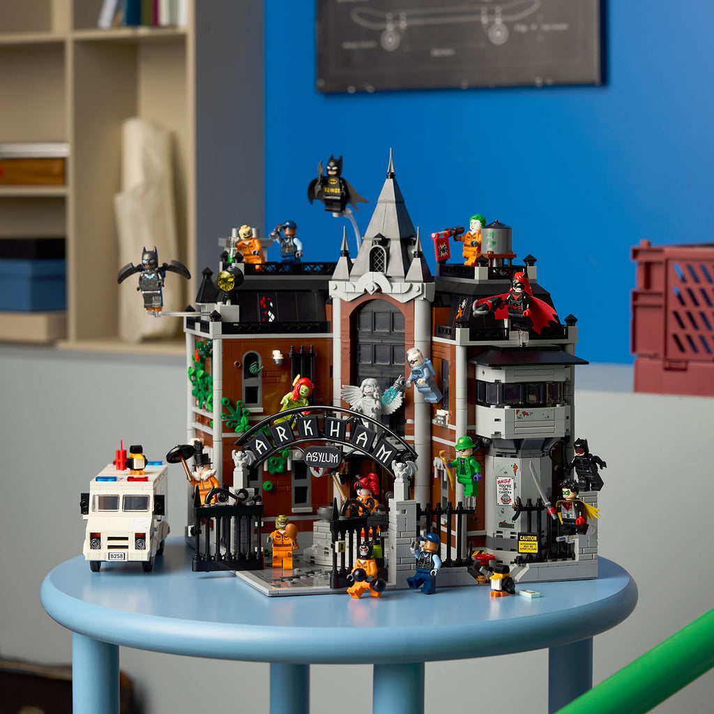 LEGO® DC Batman™ Arkham Asylum™ - Bộ Lắp Ráp Nhà Thương Điên Arkham LEGO 76300 - Hình ảnh bổ sung 4