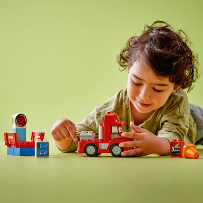 LEGO® DUPLO™ Mack at the Race - Đồ Chơi Lắp Ráp Xe Tải Mack Disney Pixar - LEGO 10417 - Góc nhìn khác 3