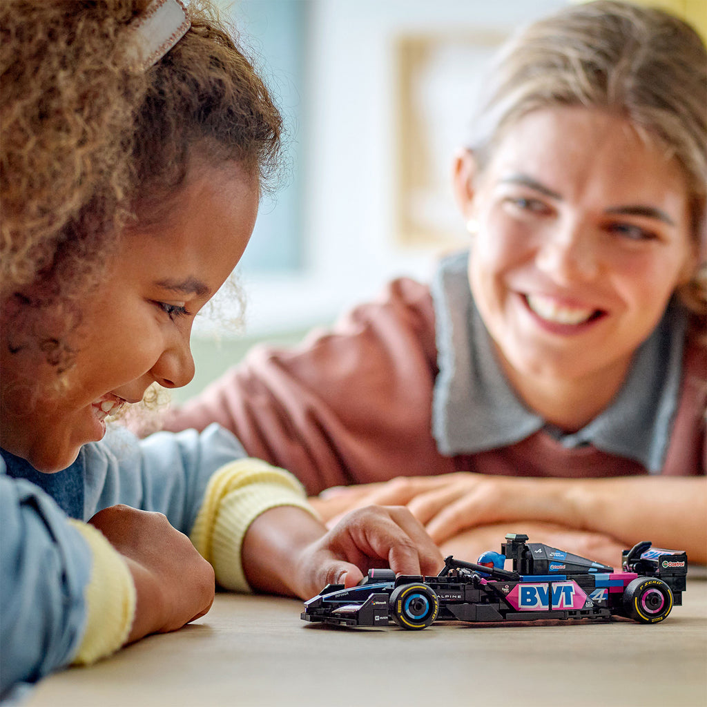 LEGO® Speed Champions - BWT Alpine F1® Team A524 Race Car Đồ Chơi Lắp Ráp Xe Đua F1 - Góc nhìn khác 3