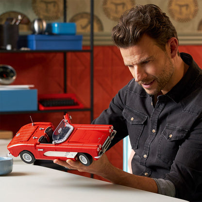 LEGO® ICONS™ Corvette - Mô hình Xe hơi Cổ điển Chevrolet 1961 (10321) - Góc nhìn khác 3