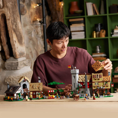 LEGO® ICONS™ Medieval Town Square - Mô hình Quảng trường Trung cổ - LEGO 10332 - Góc nhìn khác 3