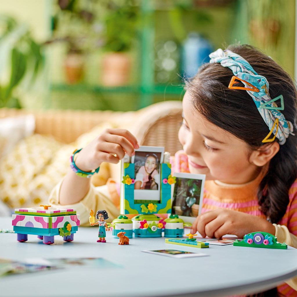 LEGO® Disney™ Mirabel's Photo Frame and Jewelry Box - Bộ Khung Ảnh và Hộp Trang Sức Encanto - LEGO 43239 - Góc nhìn khác 3