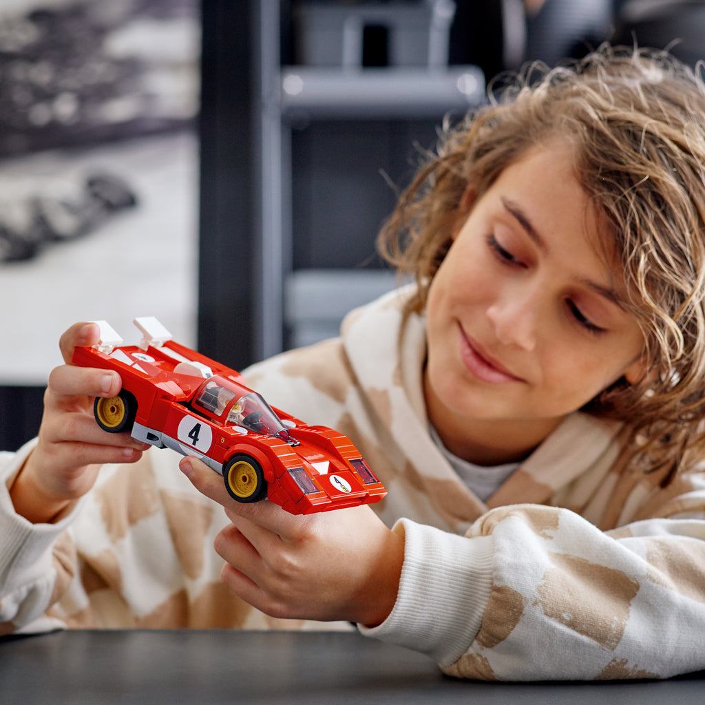 LEGO® Speed Champions 1970 Ferrari 512 M (76906) - Đồ chơi lắp ráp xe đua Ferrari cổ điển - Góc nhìn khác 3