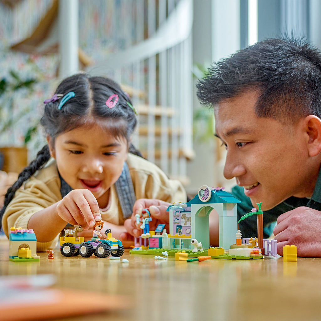 LEGO® Friends™ Farm Animal Vet Clinic (42632) - Bộ Đồ Chơi Phòng Khám Thú Y Trang Trại - LEGO 42632 - Hình ảnh bổ sung 4