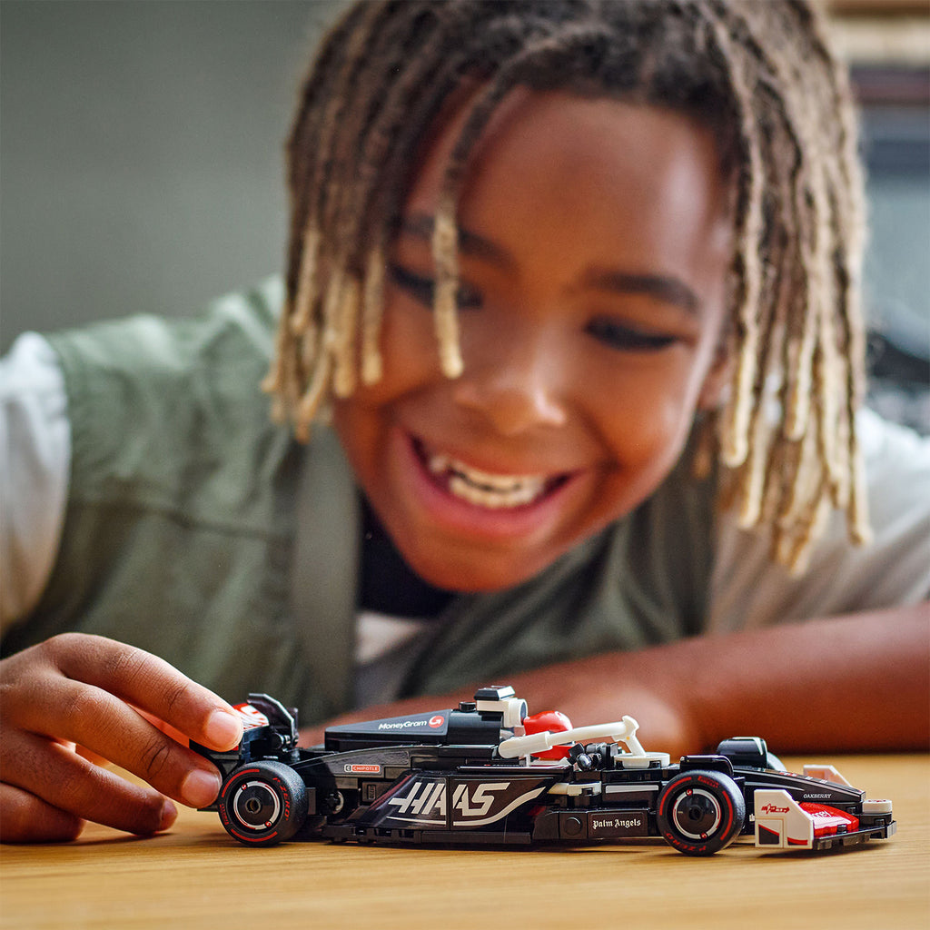 LEGO® Speed Champions MoneyGram Haas F1® Team VF-24 Race Car - Mô Hình Xe Đua F1 Đồ Chơi Lắp Ráp Chính Hãng LEGO 77250 - Góc nhìn khác 3