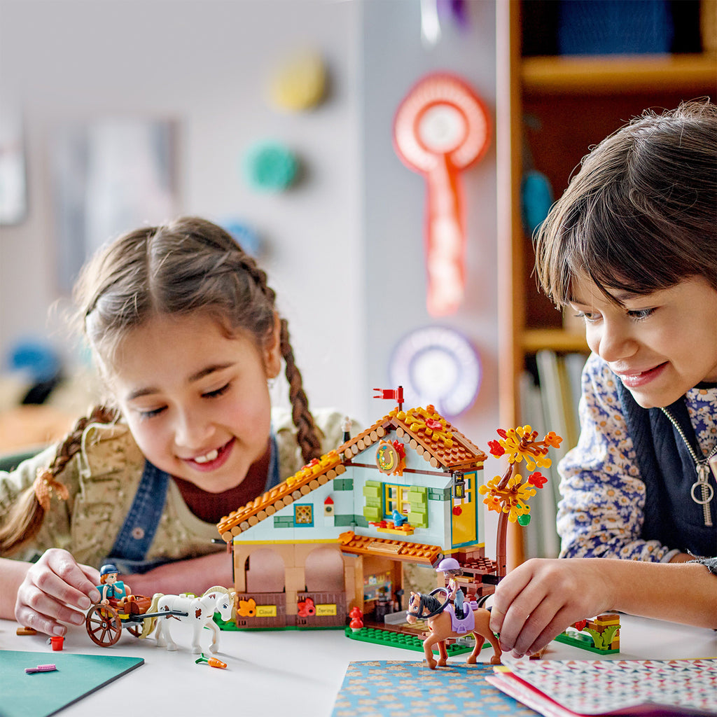 LEGO® Friends™ Autumn's Horse Stable - Chuồng Ngựa Của Autumn (41745) - Góc nhìn khác 3
