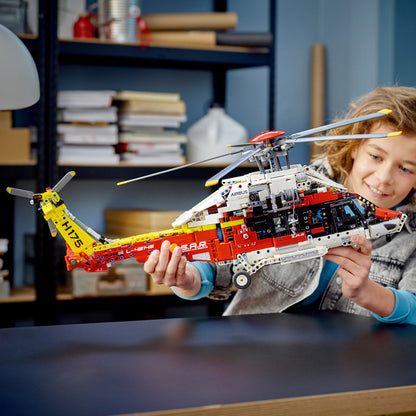 LEGO® Technic™ Airbus H175 Rescue Helicopter - Mô hình Trực Thăng Cứu Hộ - LEGO 42145 - Góc nhìn khác 3