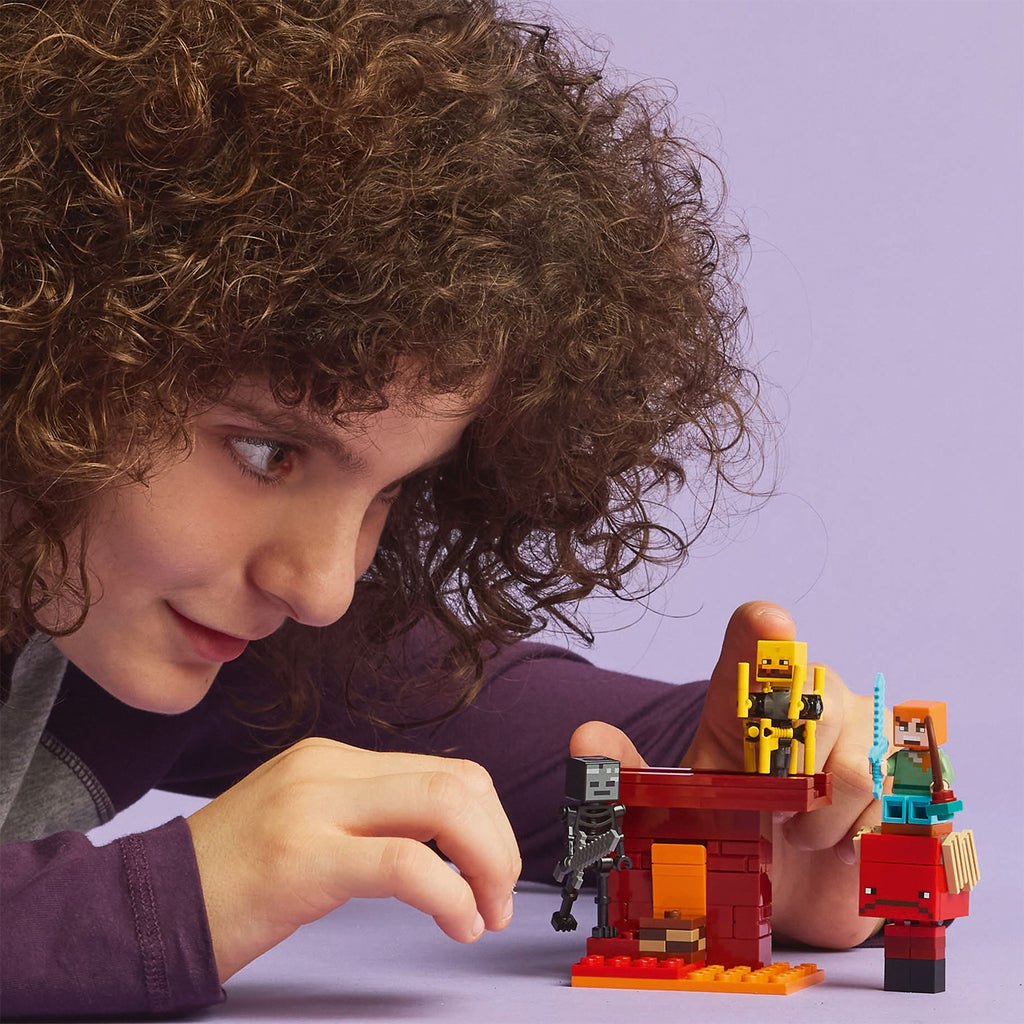LEGO® Minecraft® The Nether Lava Battle - Đồ Chơi Lắp Ráp Cuộc Chiến Dung Nham LEGO 21266 - Góc nhìn khác 3