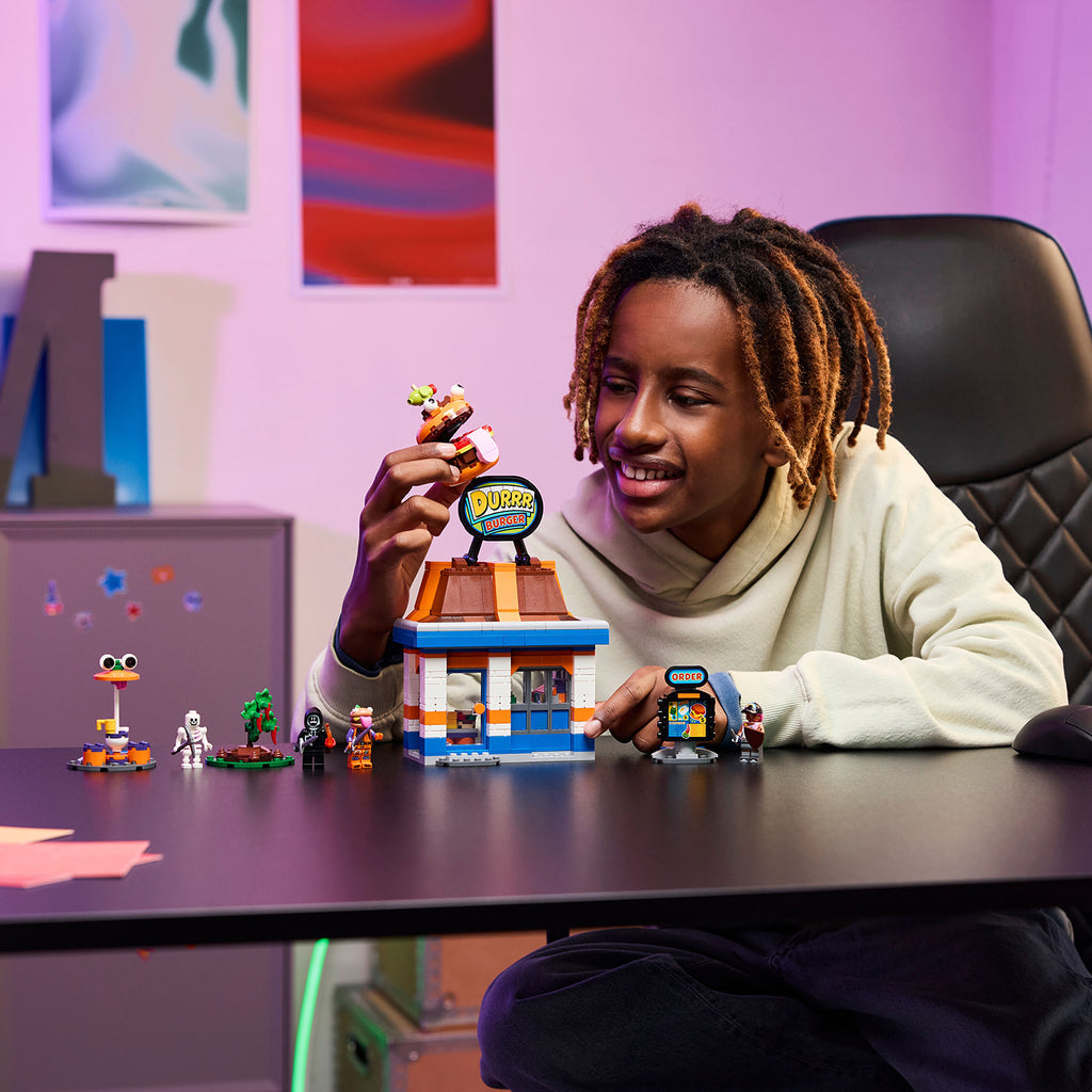 LEGO® Fortnite® Durrr Burger Restaurant - Đồ Chơi Lắp Ráp Nhà Hàng Burger Durrr LEGO 77076 - Góc nhìn khác 3