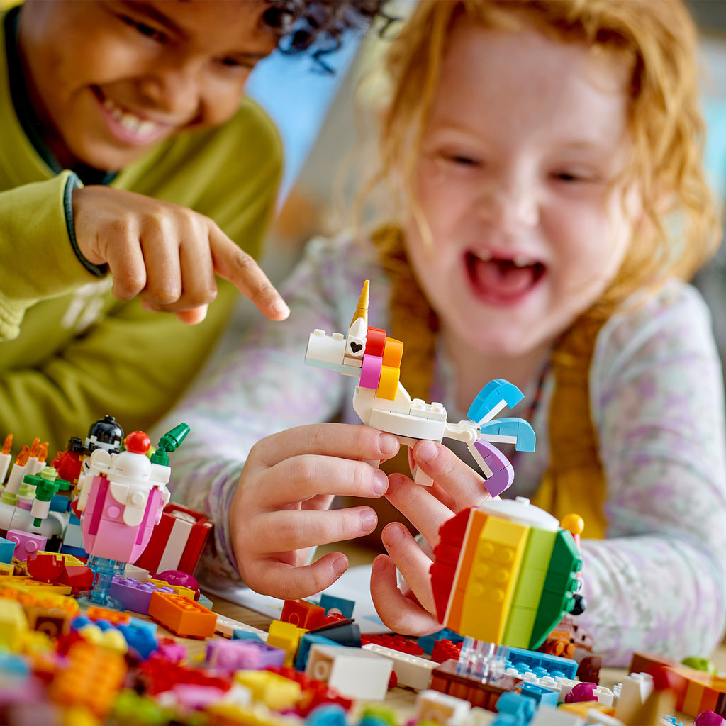 LEGO® Classic Creative Party Box - Bộ Đồ Chơi Lắp Ráp Sáng Tạo 900 Chi Tiết - LEGO 11029 - Hình ảnh bổ sung 4