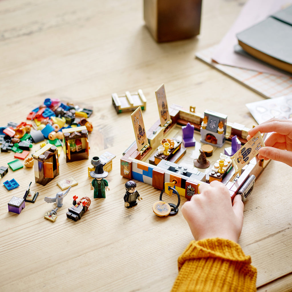 LEGO® Harry Potter™ Hogwarts™ Magical Trunk - Rương Phép Thuật Hogwarts - LEGO 76399 - Hình ảnh bổ sung 4