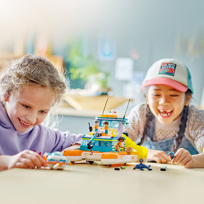 LEGO® Friends™ Sea Rescue Boat - Đồ chơi lắp ráp Tàu Cứu Hộ Biển - LEGO 41734 - Góc nhìn khác 3