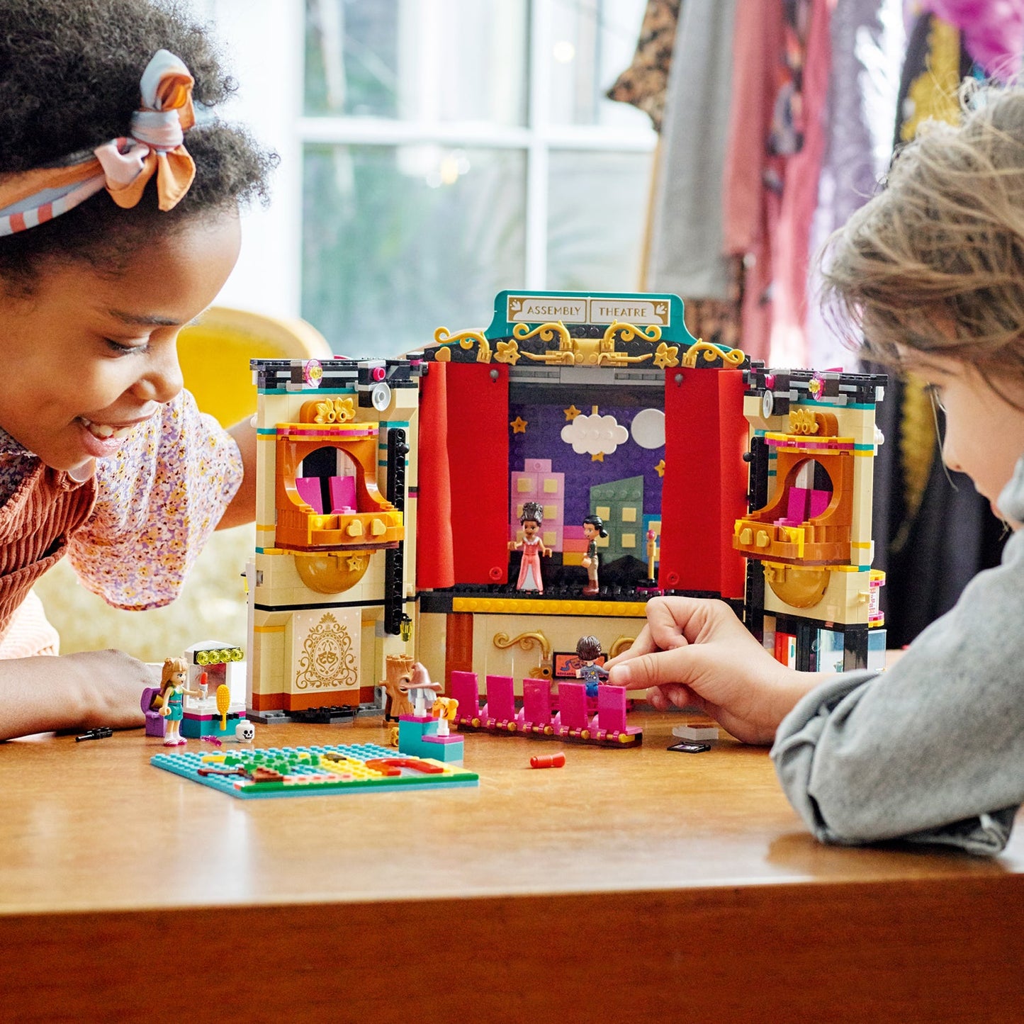 LEGO® Friends™ Andrea’s Theater School - Đồ Chơi Lắp Ráp Nhà Hát Nghệ Thuật 41714 - Hình ảnh bổ sung 4