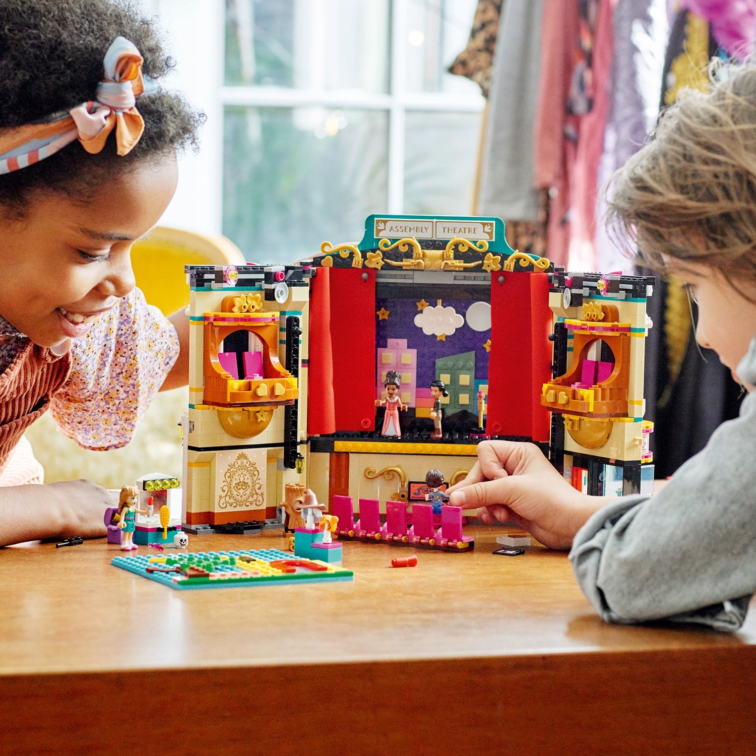 LEGO® Friends™ Andrea’s Theater School - Đồ Chơi Lắp Ráp Nhà Hát Nghệ Thuật 41714 - Hình ảnh bổ sung 4