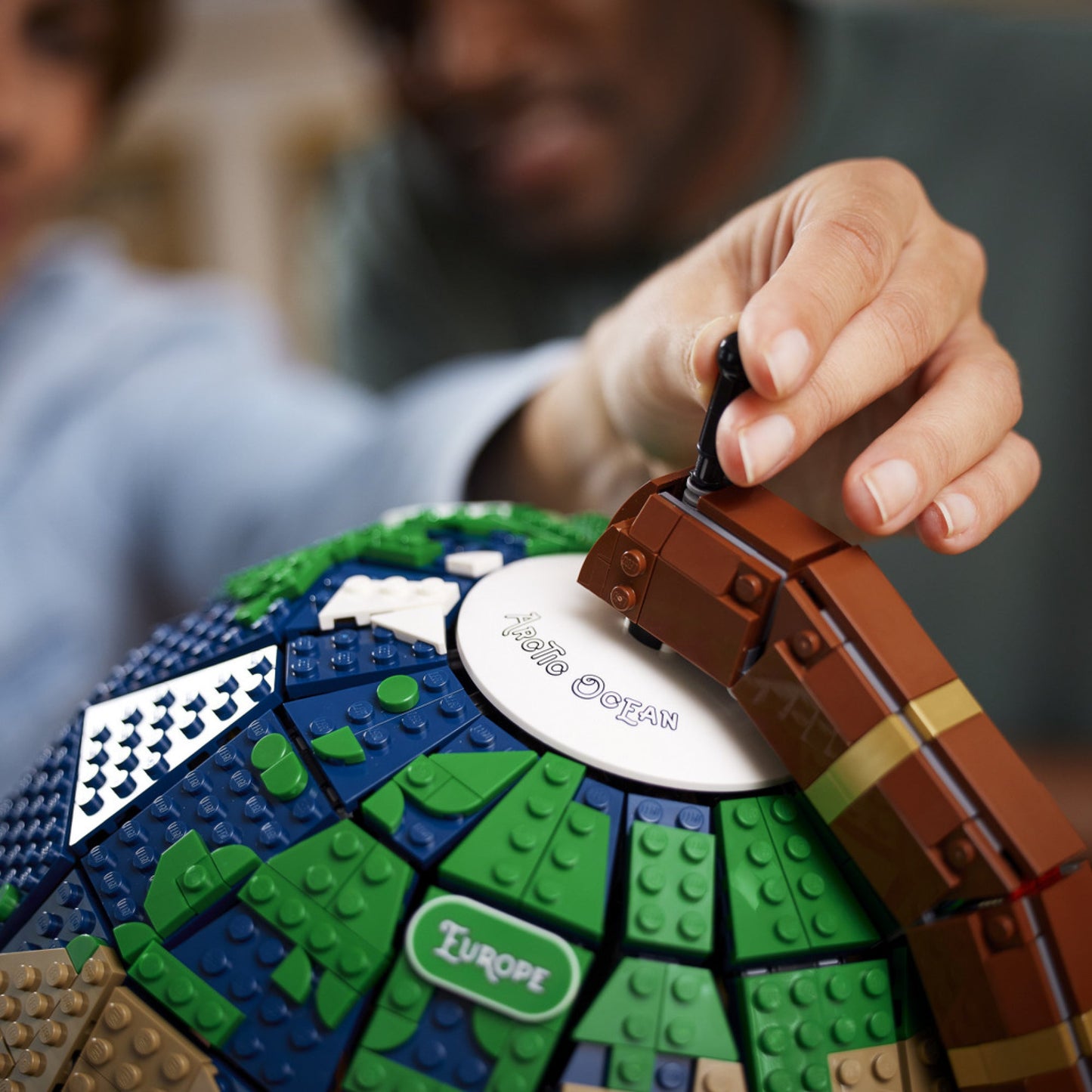 LEGO® Ideas The Globe - Mô hình Quả Địa Cầu Cổ Điển 21332 - Hình ảnh bổ sung 9