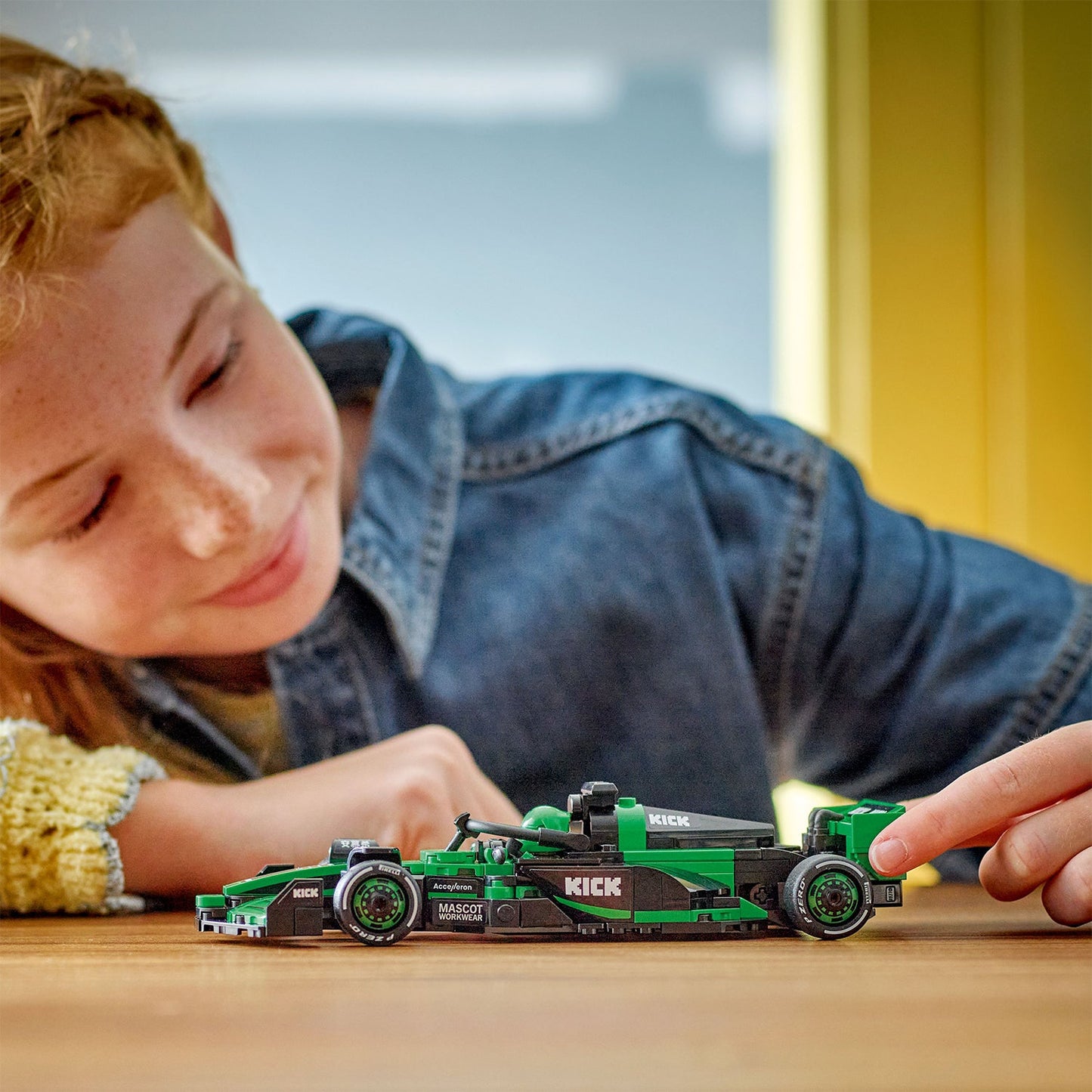 LEGO® Speed Champions - KICK Sauber F1® Team C44 Race Car Đồ Chơi Lắp Ráp Xe Đua F1 LEGO 77247 - Góc nhìn khác 3