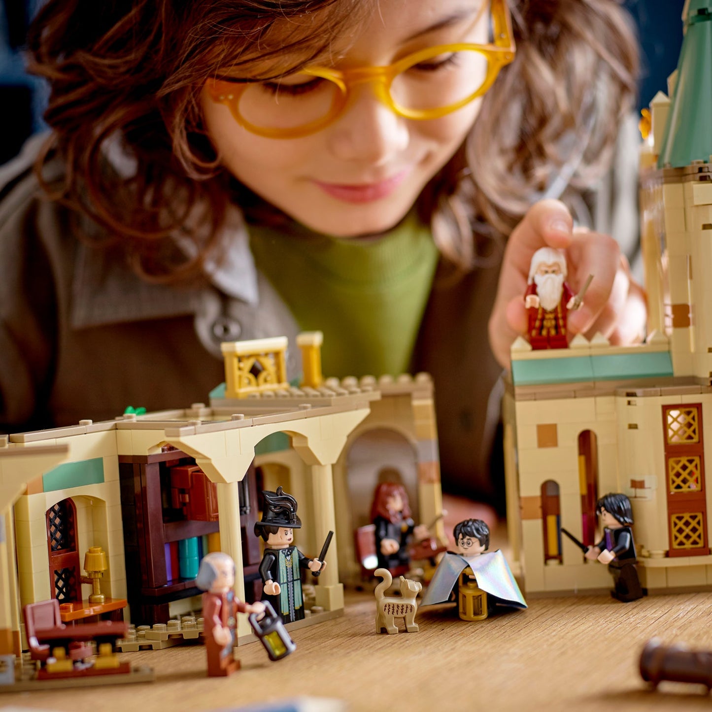LEGO® Harry Potter™ Hogwarts™: Dumbledore’s Office - Mô Hình Lắp Ráp Văn Phòng Của Dumbledore - LEGO 76402 - Góc nhìn khác 3