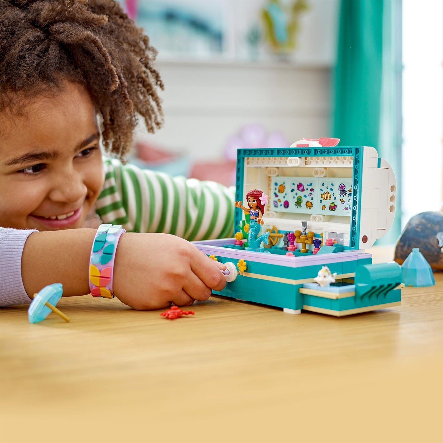 LEGO® Disney™ Ariel’s Treasure Chest - Đồ chơi lắp ráp Rương Kho Báu Nàng Tiên Cá - LEGO 43229 - Góc nhìn khác 3