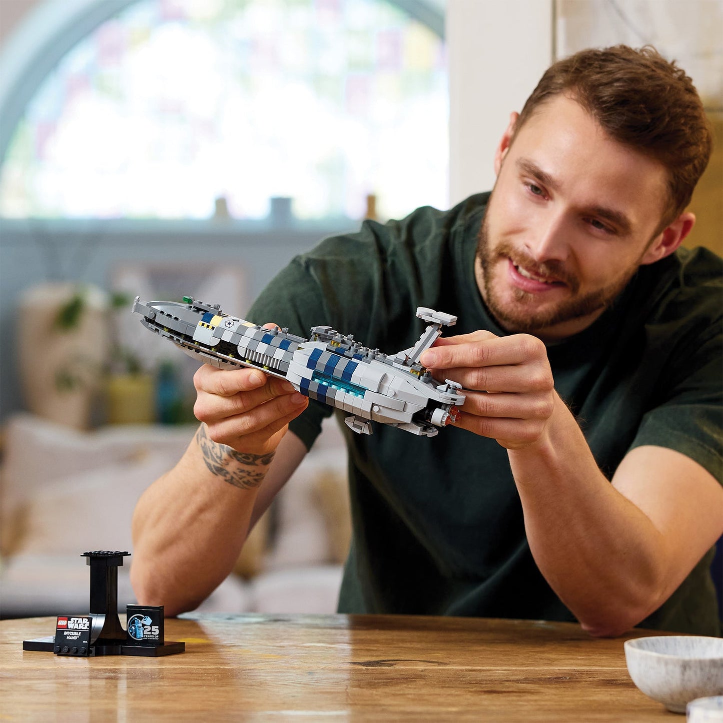 LEGO® Star Wars™ Invisible Hand™ Mô hình Phi Thuyền Sưu Tầm LEGO 75377 - Góc nhìn khác 3