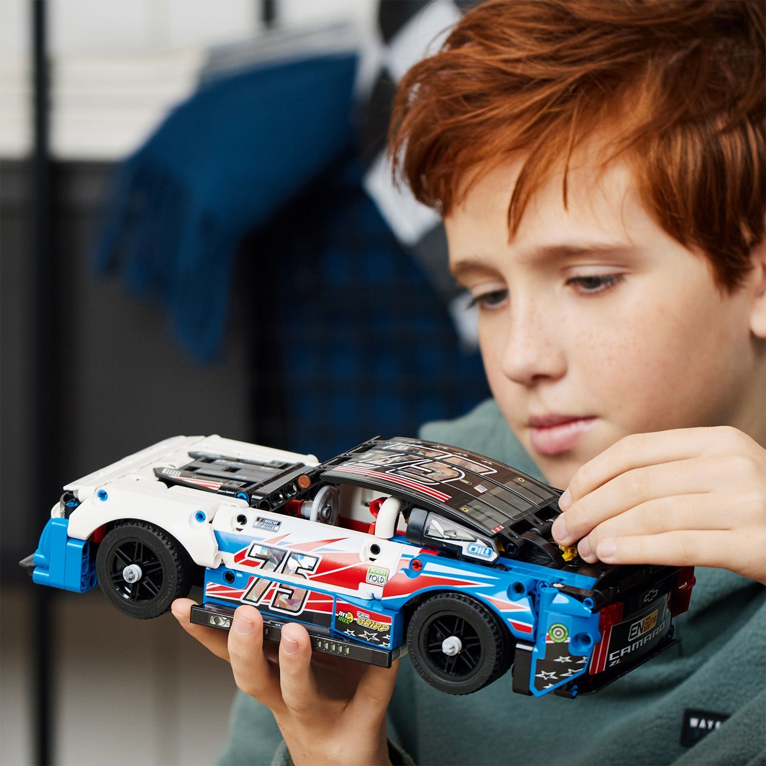 LEGO® Technic™ NASCAR® Next Gen Chevrolet Camaro ZL2 - Mô Hình Xe Đua Kỹ Thuật Chính Hãng LEGO - Hình ảnh bổ sung 4