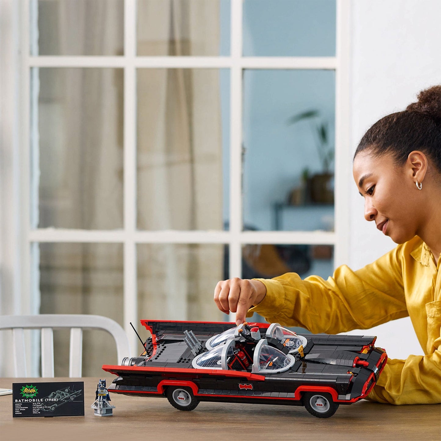 LEGO® DC Batman™: The Classic TV Series Batmobile™ - Mô Hình Xe Batmobile Cổ Điển 1966 - LEGO 76328 - Góc nhìn khác 3